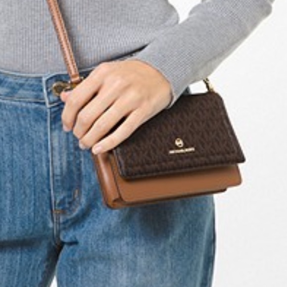 MICHAEL KORS Signature crossbody In reverse rectangle. GOLD CHAIN STRAP - Picture 14 of 16